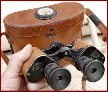 WWII US Navy Bausch & Lomb 6x30  military binoculars 
Jumilles militares Bausch & Lomb 6x30  de la matine Americaine.
Bausch & Lomb 6x30  Militarfernglas der US marinel 
Amerikanska flottam marinmodell Bausch & Lomb 6x30  kikare.
Binoculares militares vde la Armada de los Estados Unidos. 
WWII Bausch & Lomb 6x30 l U.S. Navy  military binoculars.
Militarfernglas der US Marine Bausch & Lomb 6x30 .
Amerikanska flottan marinmodell Bausch & Lomb 6x30 kikare.
Binoculares militares model oBausch & Lomb 6x30  de la Armada de los Estados Unidos.
U.S. Navy military binoculars.
Bausch & Lomb 6x30 binoculars militares de la marina de los Rstados Unidos.
Bausch & Lomb 6x30  militarkikare I USA s flotta.
Bausch & Lomb 6x30  binocolo militare della marina degli Stati Uniti.
Bausch & Lomb 6x30  militaere verrekijker av marinen i USA.
Bausch & Lomb 6x30  lornetka wojskowe marynarki wojennej Stanow Zjedoczontych.
Bausch & Lomb 6x30  vojenske dalekohledy namornictva Spojenych Statu.
Militaer kikkert af USAs flade.
Az Egyesult Allemok haditengereszetenek katonai tavcsovei
Yhdysvaltain laivaston sotilaskiikarit.
Binoculos militares da Marinha dos EUA.
美國海軍軍用望遠鏡
ΣΤΡΑΤΙΩΤΙΚΆ ΚΙΆΛΙΑ ΤΟΥ ΠΟΛΕΜΙΚΟΎ ΝΑΥΤΙΚΟΎ ΤΩΝ ΗΠΑ
अमेरिकी नौसेना सैन्य दूरबीन
משקפת צבאית של הצי האמריקאי
미 해군 군용 쌍안경
アメリカ海軍軍用双眼鏡
دوربین دوچشمی نظامی نیروی دریایی ایالات متحده
ВОЕННЫЕ БИНОКЛИ ВМС США
กล้องส่องทางไกลของกองทัพเรือสหรัฐ
امریکی بحریہ کی فوجی دوربینا