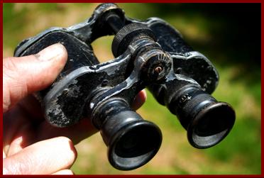 Australian Army military binoculars.
Jumelles militaires de l'armee Australienne.
Militarfernglas der Australschen Armee.
Binoculares militares de ejercito Australiano.
Australiska armens militara kikare.
Lornetka Wojskowa armii Australijakie.
Australsky armadni vijensky dalekohled.
Den Austra;ske haers militaerkikkert.
Az Ausztral hadsereg katonai tavcsovei.
Binoculos militares do Exercito Australiano.
Australijas armijas militarais binoklis.
Australijos armijos kariniai ziuronai.