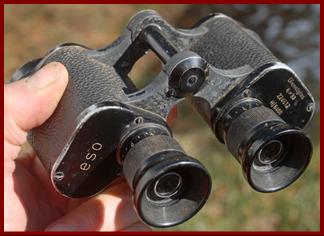 eso dienstglas binoculars.
Captured eso G. Rodenstock Dienstglas 6x30 German military binoculars.
eso G. Rodenstock Dienstglas 6x30 Armee Allemande jumelles militaires captures.
Erbeutetes eso G. Rodenstock Dienstglas 6x30 armee militarfernglas.
eso G. Rodenstock Dienstglas 6x30 ejercito de almania binoculares militaares.
eso G. Rodenstock Dienstglas 6x30 binocolo militaire dell'esercito della Germania.
Fangade eso G. Rodenstock Dienstglas 6x30 arme militar kikare.
Gevangen eso G. rodenstock Dienstglas 6x30 Duitse militaire verrekijker
Fanget eso G. Rodenstock Dienstglas 6x30 kikkert.
Uchwycony eso G. Rodenstock Dienstglas 6x30 lornetka.
Zachyceny eso G. Rodenstock Dienstglas 6x30 dalekohled.
Fangede eso G. Rrodenstock Dienstglas 6x30 kikkert.
Zsakmanyolteso  G. Rodenstock Dienstglas 6x30 tavcso.
Kaapatueso  G. Rodenstock Dienstglas 6x30  kiikarit.
Capturou eso G. Rodenstock Dienstglas 6x30  binoculos.
Notverts eso G. Rodenstock Dienstglas 6x30  binokli.
Uzfiksuoti eso G. Rodenstock Dienstglas 6x30 ziuronai.
ドイツ軍の軍用双眼鏡。
德國陸軍軍用望遠鏡。
독일군 군용 쌍안경.
منظار عسكري للجيش الألماني.
Στρατιωτικά κιάλια του γερμανικού στρατού.
Военные бинокли немецкой армии.
जर्मन सेना की सैन्य दूरबीन।
משקפת צבאית של הצבא הגרמני.
