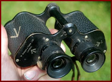 W. Watson & Sons Ltd.6 x British Armymilitary binoculars. 
W. Watson & Sons Ltd. 6x jumelles militaires de l'armee Britannique.
W. Watson & Sons Ltd. 6x militarfernglas der Britischen Armee.
W. Watson & Sons Ltd. 6x binoculares militares del ejercito Britanico.
W. Watson & Sons Ltd. 6x prismaticos militares del ejercito Britanico.
W. Watson & Sons Ltd. 6x Brittiska armens militara kikare.
W. Watson & Sons Ltd. 6x binocolo militare dell'esercito Nritanico.
W. Watson & Sons Ltd. 6x militaire verrekijker van het Britse leger.
W. Watson & Sons Ltd. 6x den Britske haerens militaere kikkert.
W. Watson & Sons Ltd. 6x lornetka wojskowa armii Brytyjskiej.
W .Watson & Sons Ltd. 6x vojensky dalekohled Britske armady.
W. Watson & Sons Ltd. 6x den Britiske haers militaerkikkert.
W. Watson & Sons Ltd. 6x a Brit hadsereg katonai tavcsovei.
W. Watson & Sons Ltd. 6x Britannian armeijan kiikarit.
W. Watson & Sons Ltd. 6x binoculos militares do exercito Britanico.
W. Watson & Sons Ltd. 6x Britu armijas militarais binoklis.
W. watson & Sons Ltd. 6x Britu armijos kariniai ziuronai.
