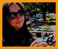 Woman with binoculars.Frau mit fernglas.
Femme avec jumelles.
Mujer con binoculares.
Mujer con prismaticos.
Kvinna med kikare.
Donna con il binocolo.